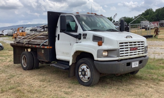 2005 GMC C5500 8’ Flat Dump Bed Truck 4x2