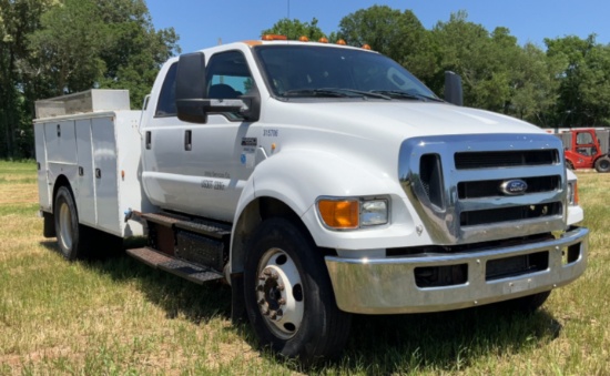 2015 Ford F-650 Crew Cab XL SD Utility Truck 4X2