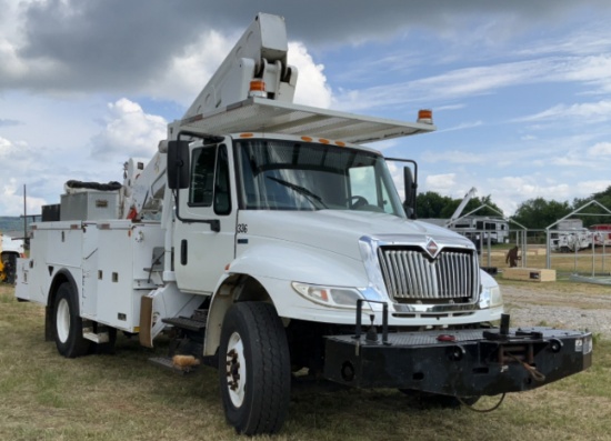 2013 International DuraStar 4400 Bucket Truck 4X2