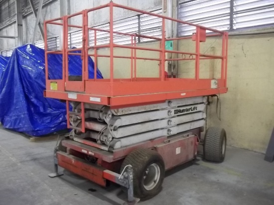 Hunter Scissor Lift 25-Ft Model 2560E 1250 Capacity SN: FH8339