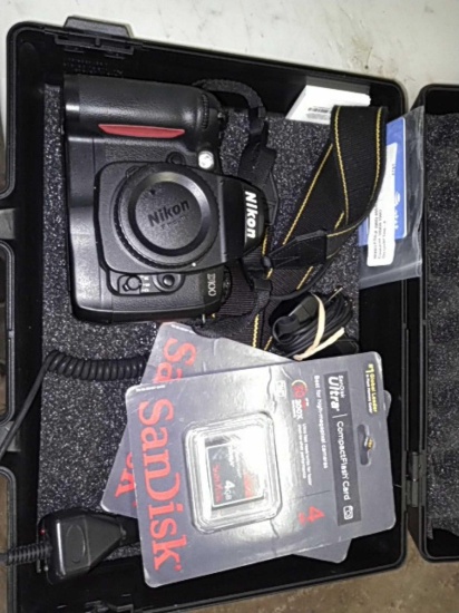 Nikon D100 SLR camera 2147879