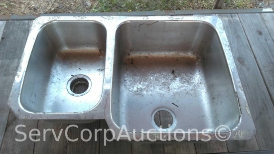 Lot on Shelf: Double Side Stainless Sink 22 x 33 Outside