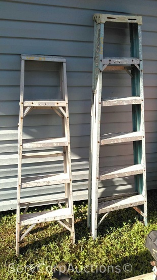 Lot of 2 Ladders: 5' & 6'