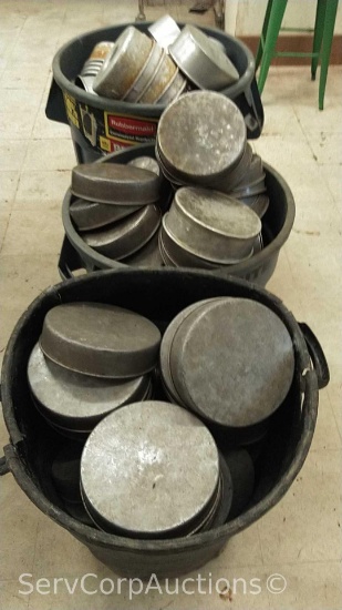 Lot in 3 Cans of Various Cake/Pie Pans