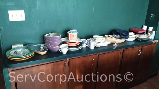 Lot of Various Display Plates, Mugs, Trays