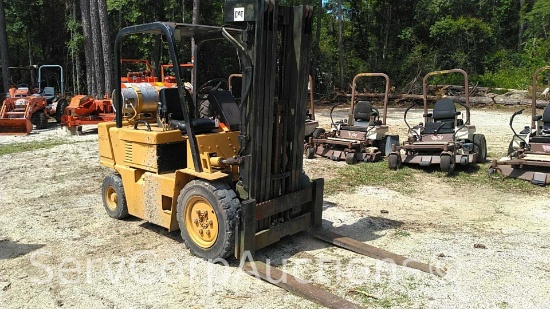 Caterpillar Model V40D Forktruck, 4000#, Runs, Has Oil Leak, Weak Battery, 4662 Hours, S/N 3EC4555,