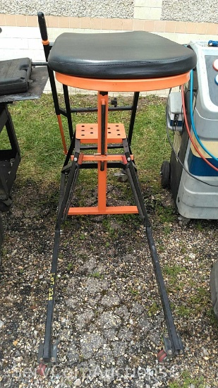 350-LB Manual Lift (Orange) (Seller: St. Tammany Parish Sheriff's Office)