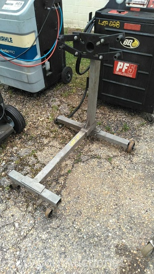 Evercraft 750-LB Engine Stand 776-5060 (Seller: St. Tammany Parish Sheriff's Office)