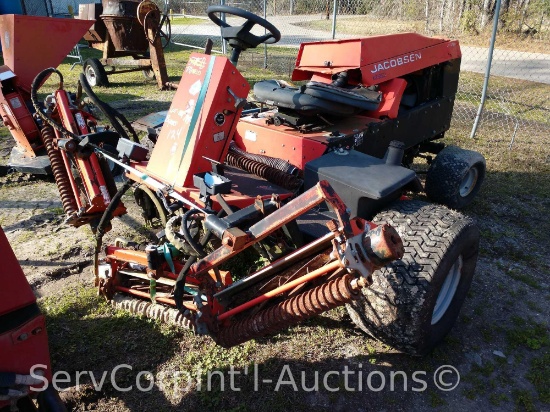 Jacobsen Textron LF-2500...Turf Mower, Hydraulic Reel Pump Not Connected, Missing Parts off the Moto