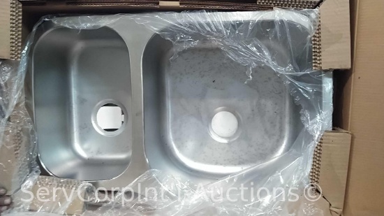 Lot on Pallet of 6 Lansen Profile 6040 Stainless Sinks, 1 Lansen Profile 7030 Sink