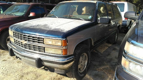 1993 Chevrolet Suburban Multipurpose Vehicle (MPV), VIN # 1GNFK16K3PJ386590