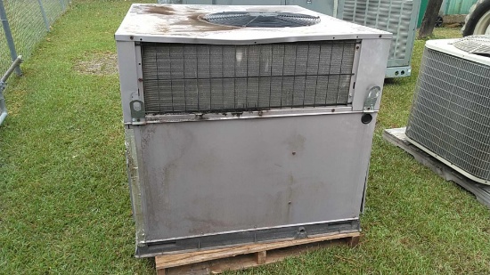 Bryant Gas Package AC Heat Unit SN: 582APW048115ABAG (Seller: STP Sheriff)