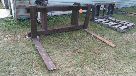 6-Ft Wide Forklift Attachment with 42-Inch Forks