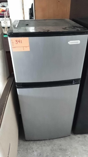 Vissani Dorm Fridge (Works, Needs Drip Pan)