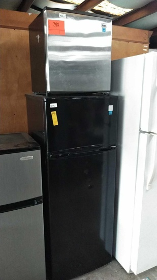 Lot of Avanti Counter Top Dorm Fridge & Avanti Dorm Fridge (Seller: STP Hospital)