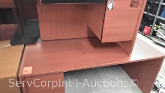 65" Desk with Right Hand Return (Seller: STP Sheriff)