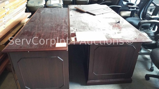 Lot of Office Desks: 66"x24" & 72"x36" (Location: 620 N. Tyler Street, Covington, Louisiana)