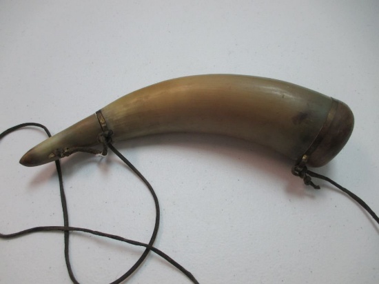 JR-2 1800's Buffalo Horn black powder horn. This item is in excellent condition and would make great
