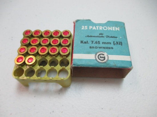 A-21 OLD 25 Patron 32 Caliber Browning Center fire cartirdges. 17 in box and seem to be in great sha