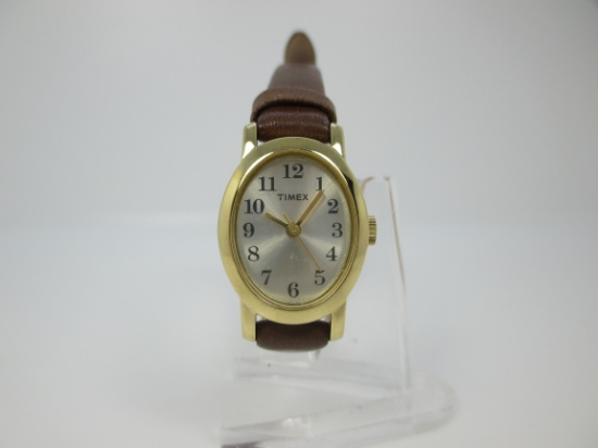 t-15 Leather Band Lady's Timex Excellent Condition