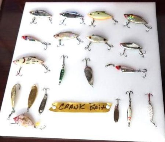 Lot Of 19 Vintage Fishing Lures