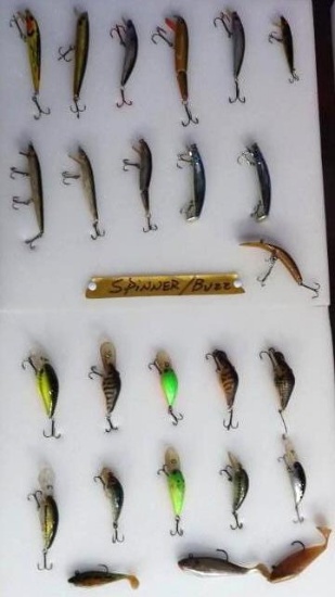 Lot Of 25 Vintage Fishing Lures
