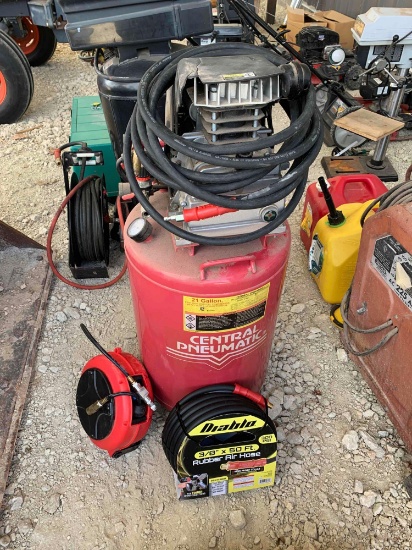 Central Pneumatic 21 Gallon Compressor w/ Assorted Hoses