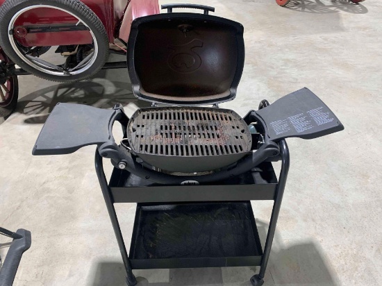 Weber Grill w/ Cart & Stand