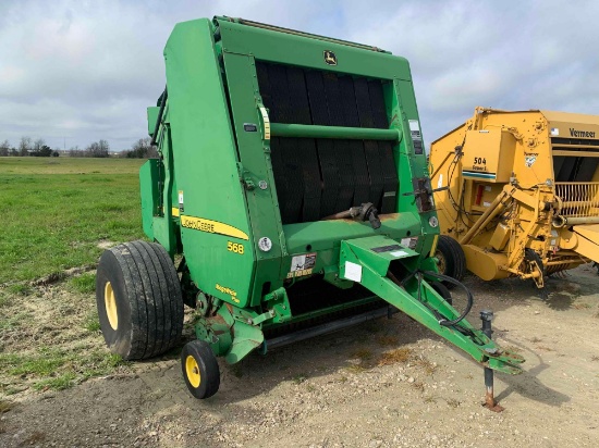 John Deere 568 Baler