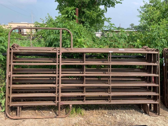 Set of 10 - 12' Priefert Panels w/ Walkthrough Gate