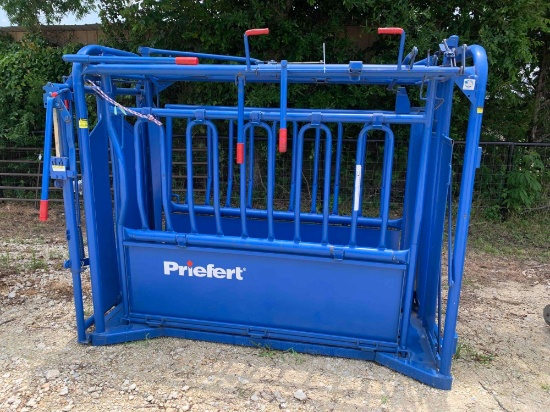 Priefert S04 Squeeze Chute