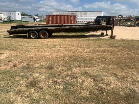 30' Flatbed Gooseneck Trailer