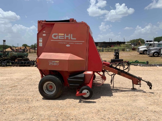 GEHL 2580 Round Baler W/ Monitor