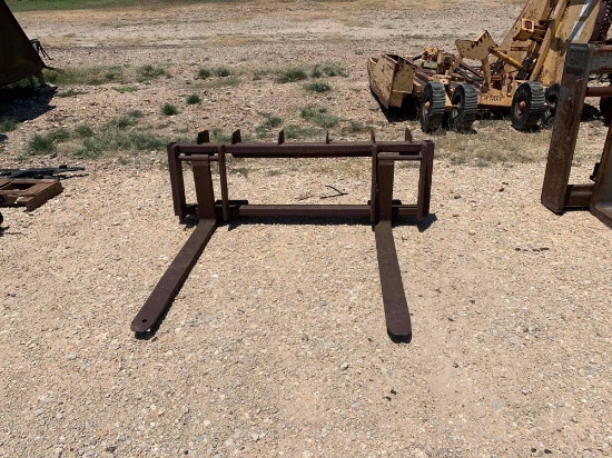2005 New Holland Loader Pallet Forks