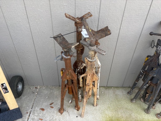 4 - V Head Pipe Stands