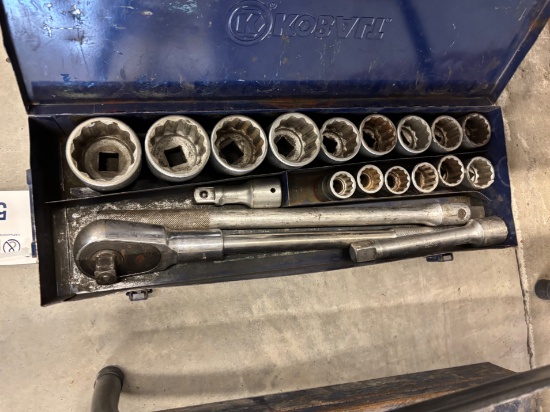 Set of 3/4 Inch Sockets, Ratchet, Breakover & Extension - Kobalt
