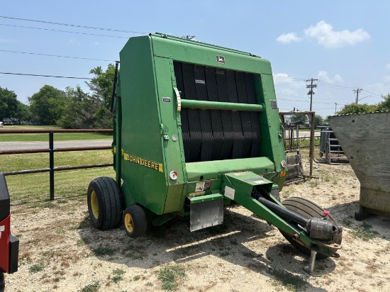 John Deere 566 Round Baler
