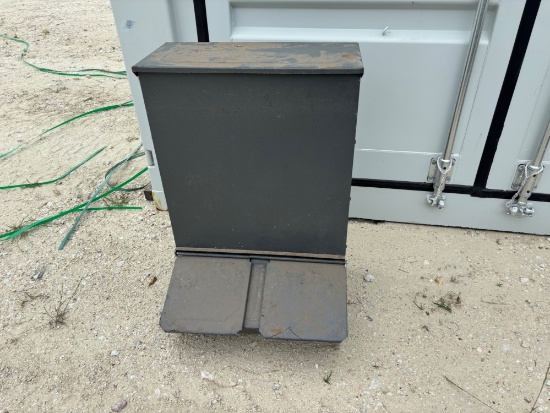 2 Door Hog Feeder