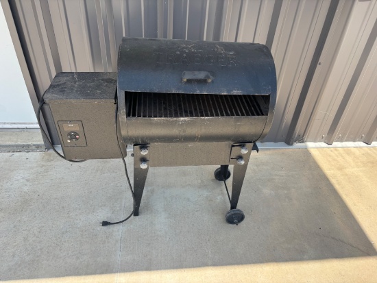 Traeger Grill w/ Electric Pellet Smoker