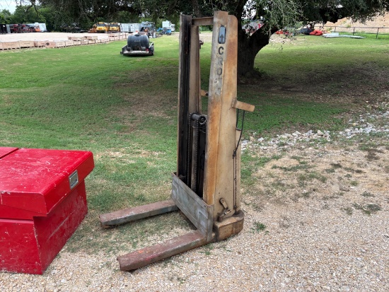 Crown Hydraulic Pallet Forks