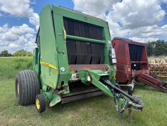 JD 568 Baler w/ Monitor