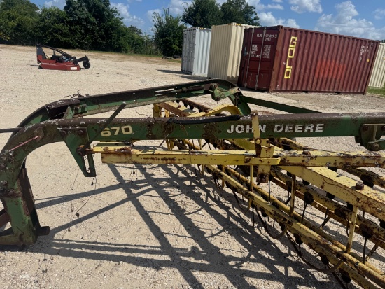 John Deere 670 Drag Rake