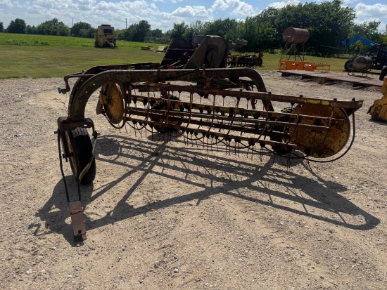 John Deere 670 Drag Rake