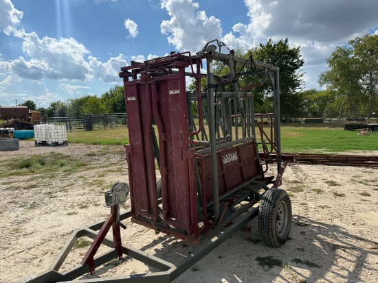 Portable WW Livestock Systems Squeeze Chute