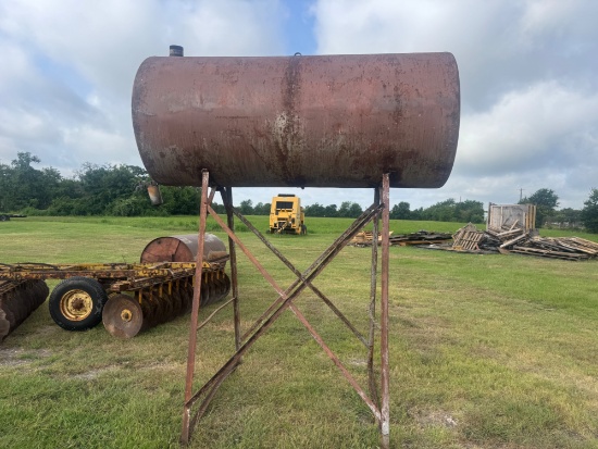 500 Gallon Fuel Tank on Stand