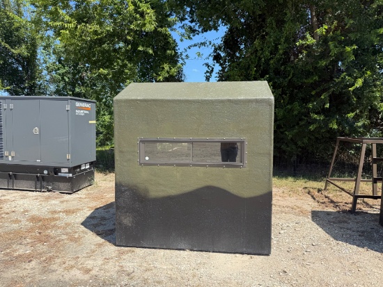 6'x4' T-Box Fiberglass Deer Blind w/ 3' Metal Stand