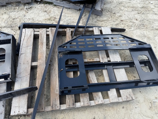 2026 GIYI Skid Steer Forks Attachment
