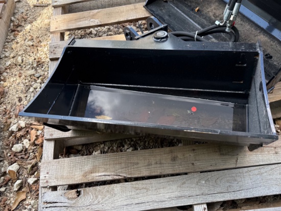 2026 VICSEC 24" Tilting Excavator Bucket Attachment
