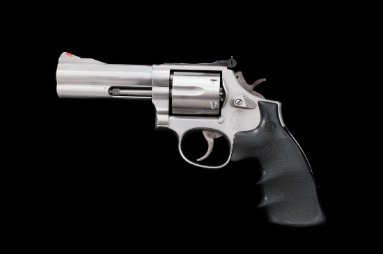 S&W Model 686-4 Distinguished Combat Magnum Revolver