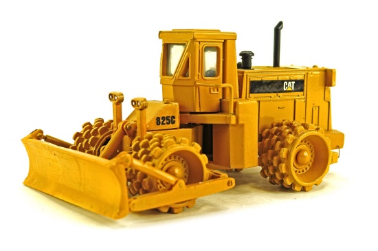 Caterpillar 825C Compactor